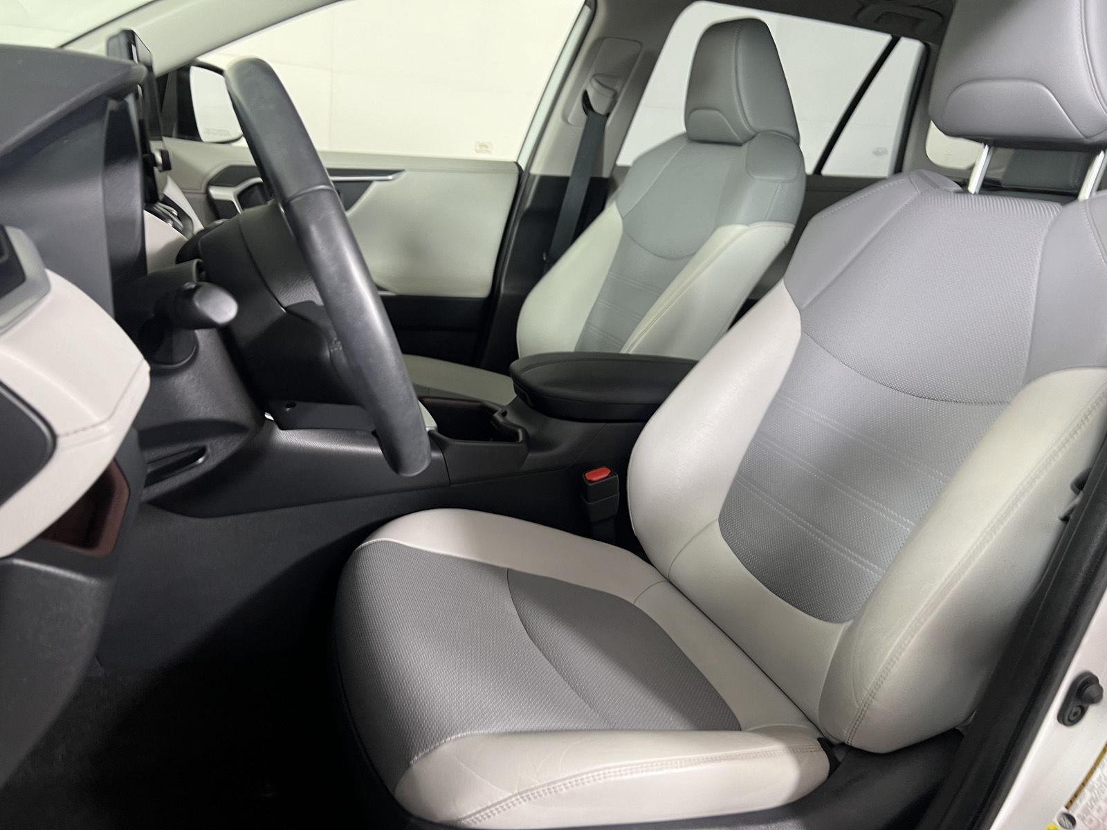Used 2024 Wind Chill Pearl Toyota Limited image 13