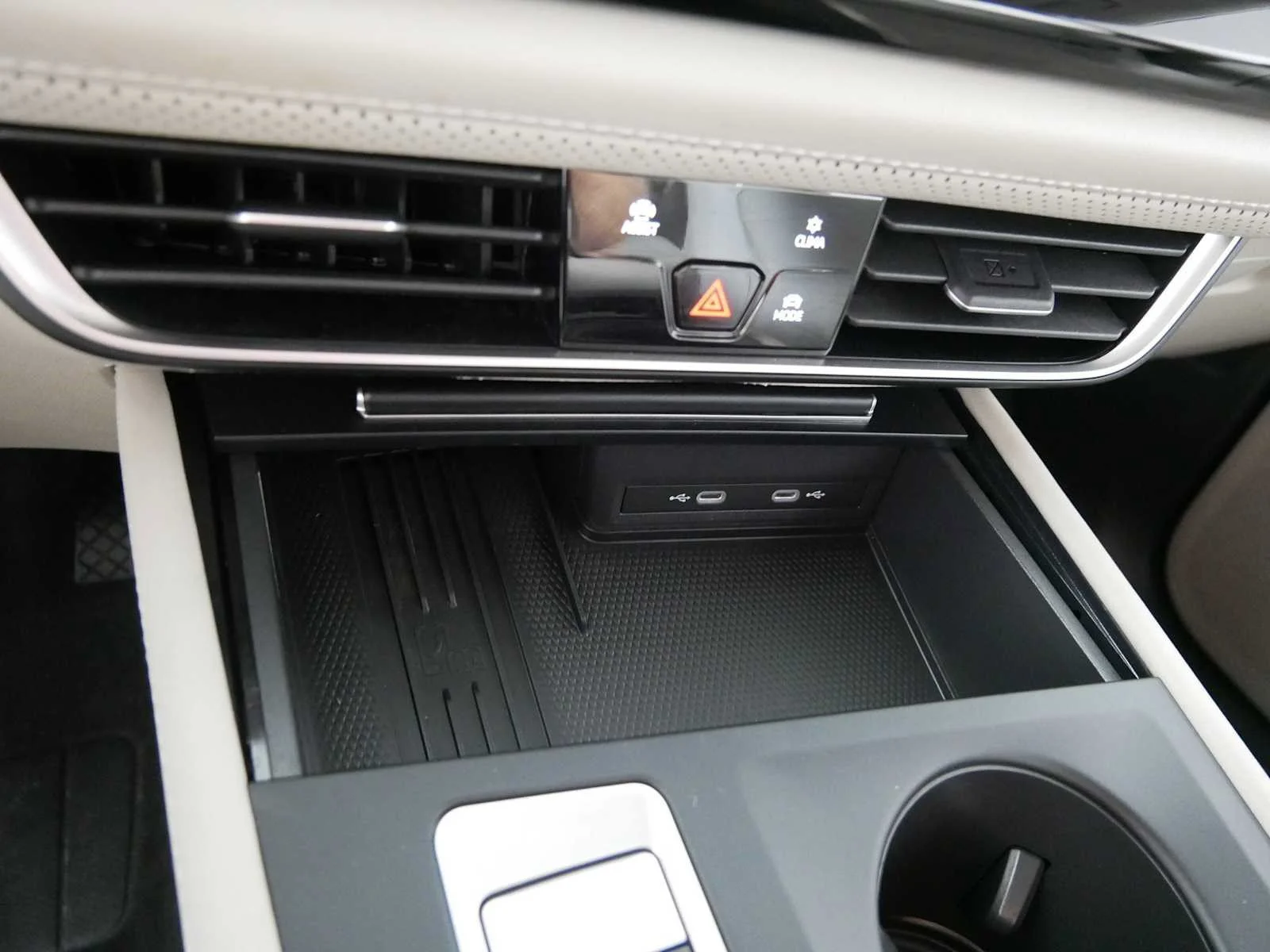 Used 2025  Volkswagen 2.0T SE image 29