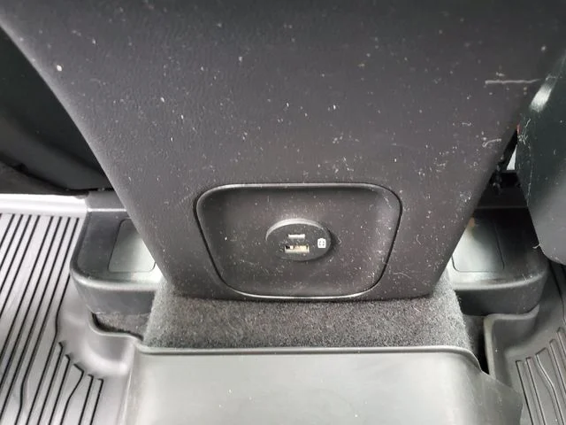 Used 2022 Blue Ford SE image 11