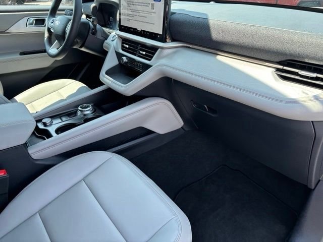 New 2026 Star White Metallic Tri-Coat Ford Active image 22