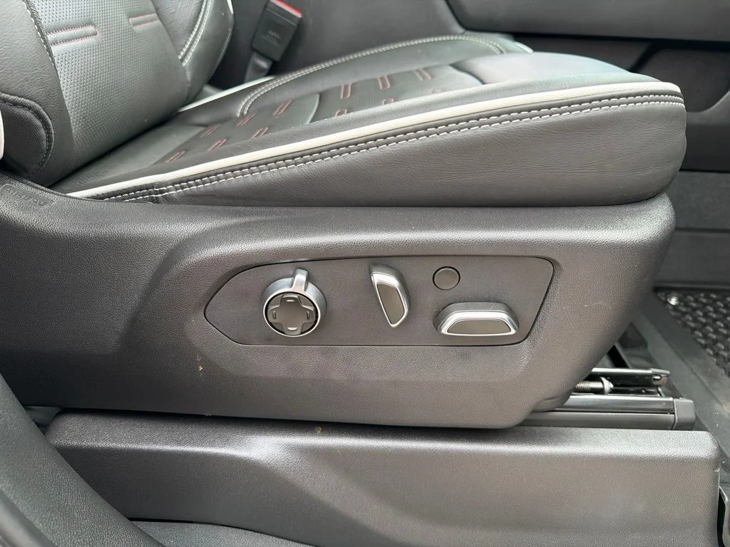 Used 2025 Black GMC AT4X image 26