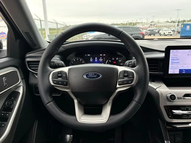Used 2023 Black Ford XLT image 13