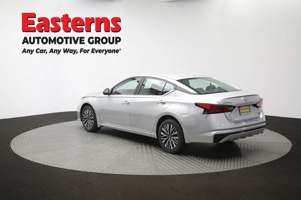 Used 2023 Silver Nissan 2.5 SV image 63