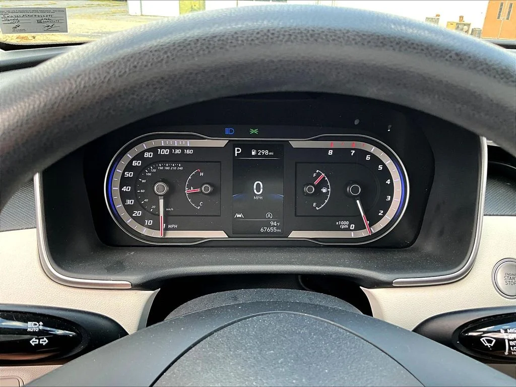 Used 2022 Silver Hyundai SEL image 13