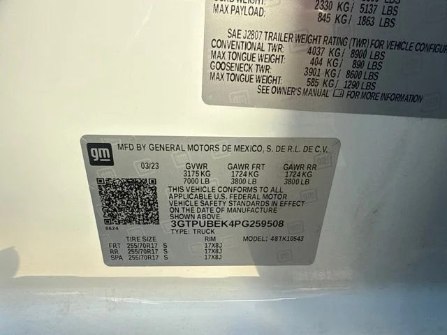 Used 2023 White GMC SLE image 8