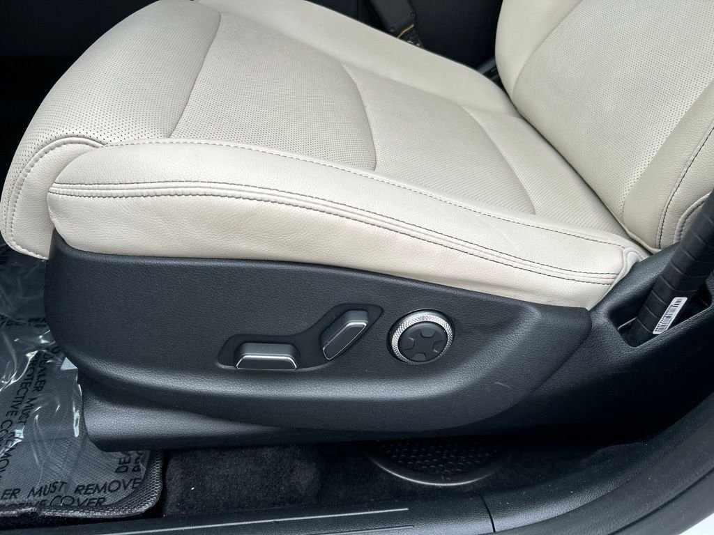 Used 2023 White Genesis 2.5T image 18