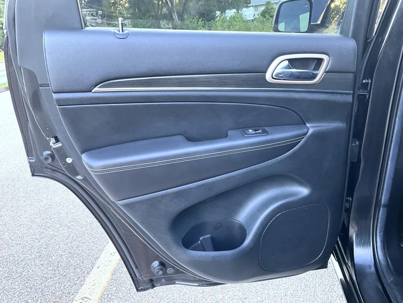 Used 2014 Black Jeep Overland image 23