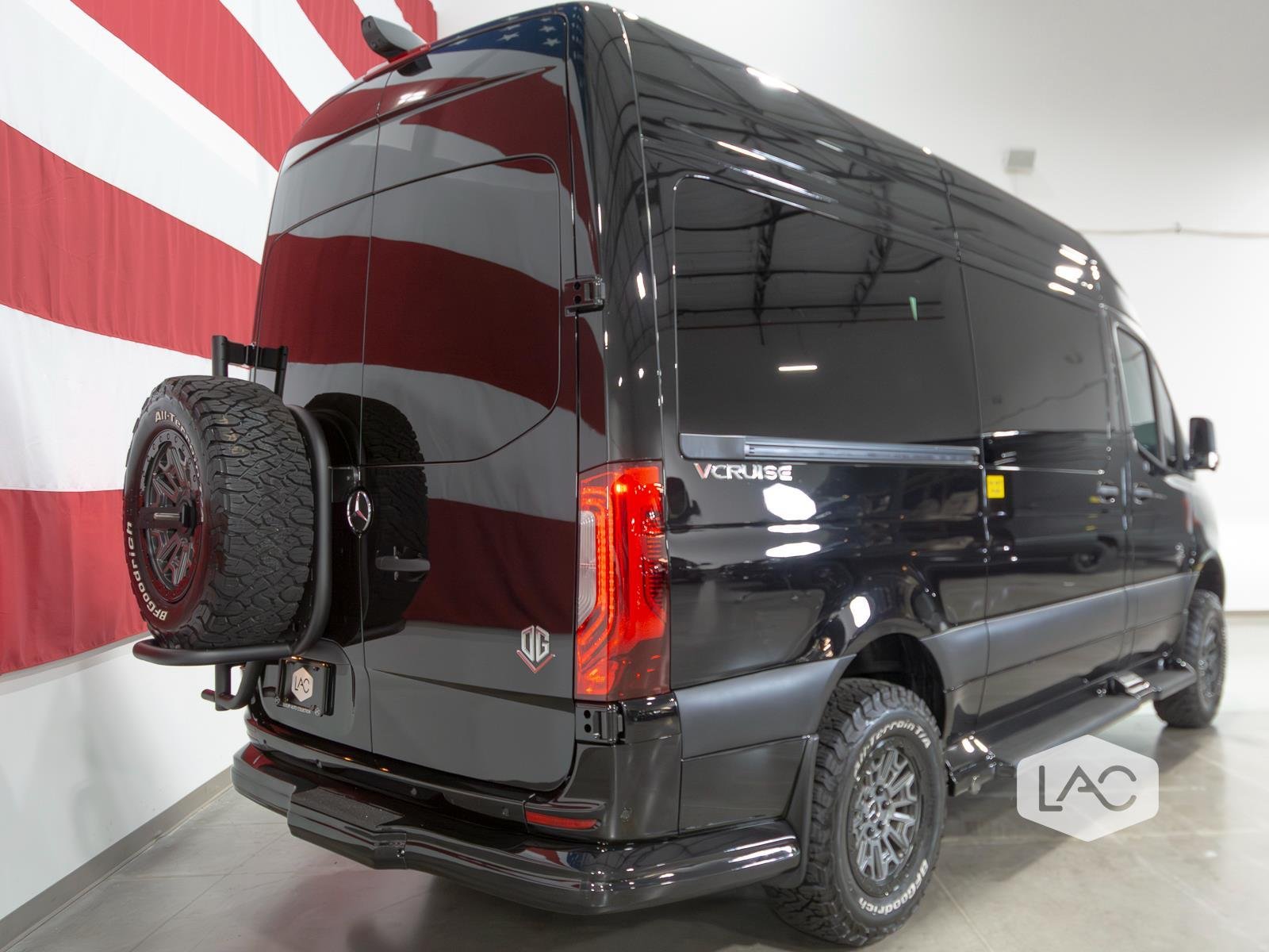 New 2026 BLACK OGV LUXURY COACH AWD 144 | ADV PKG 1.1 | PetSafe image 17