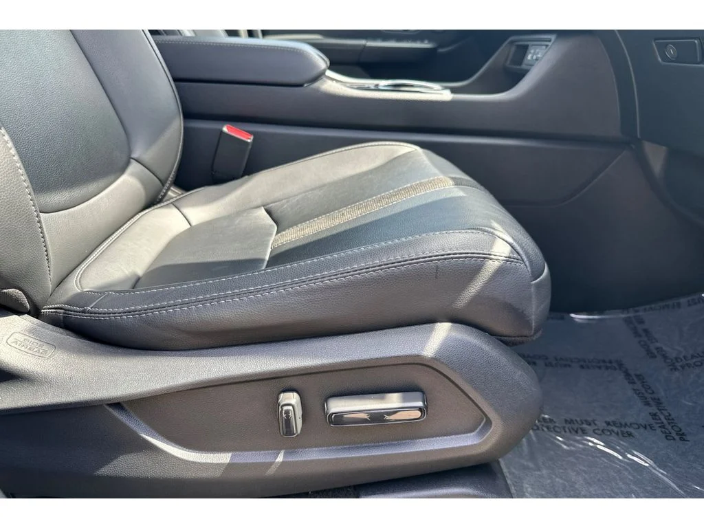 Used 2024 Modern Steel Metallic Honda Touring image 24