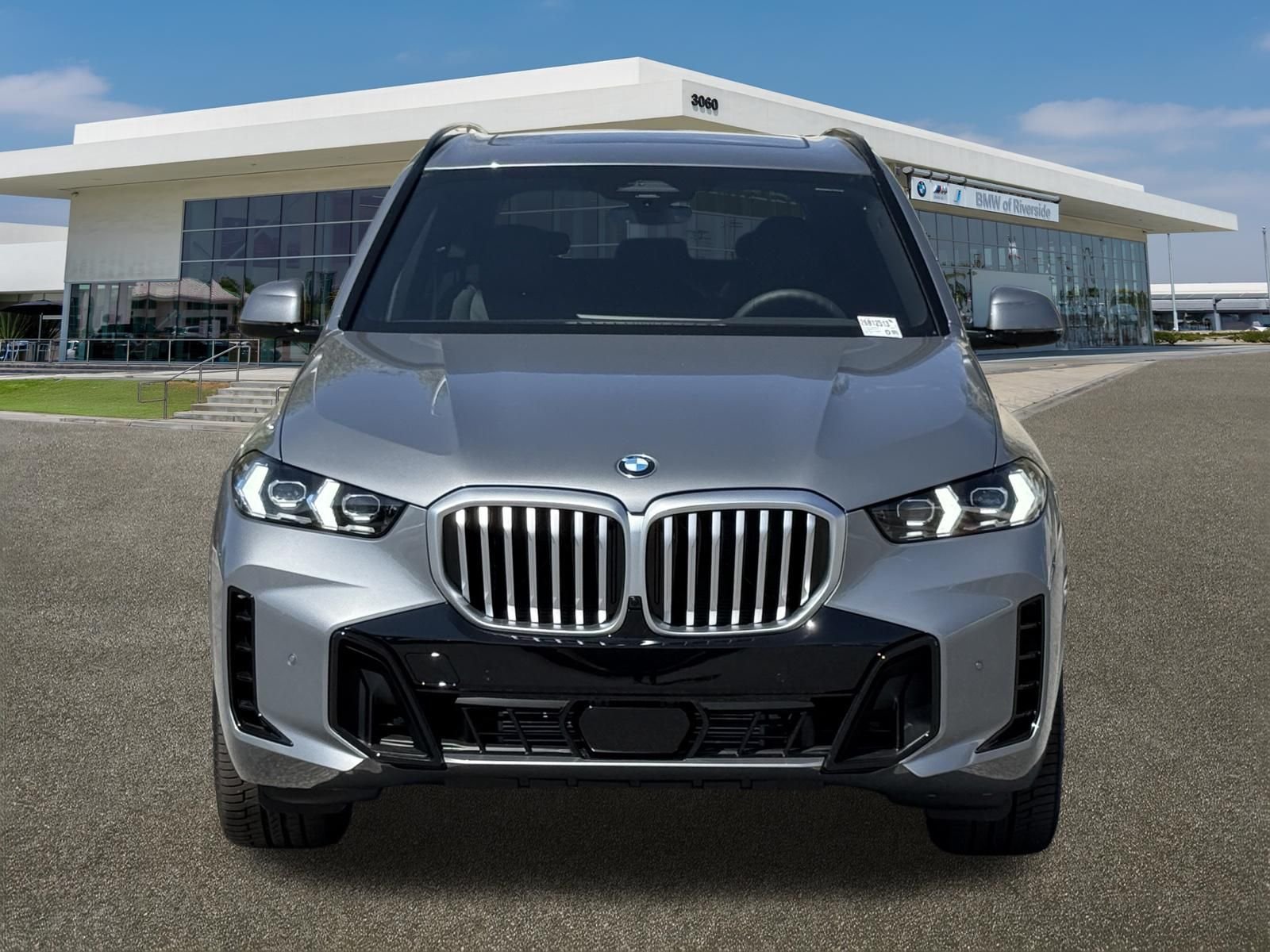 New 2026 Skyscraper Grey Metallic BMW sDrive40i image 3