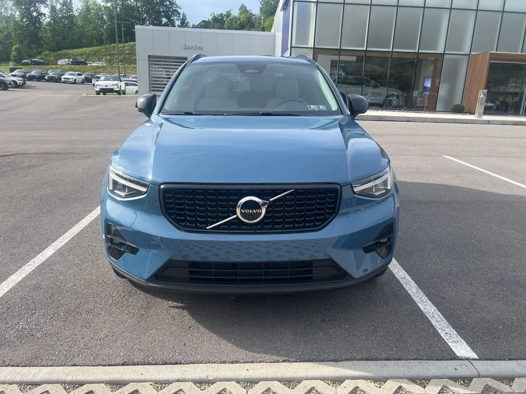 2023 Volvo XC40 B5 Plus Dark AWD's photo