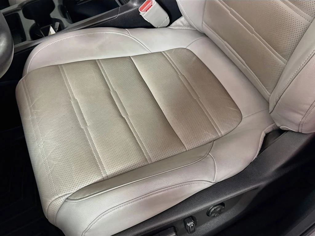 Used 2019 Lunar Silver Metallic Honda Touring image 17