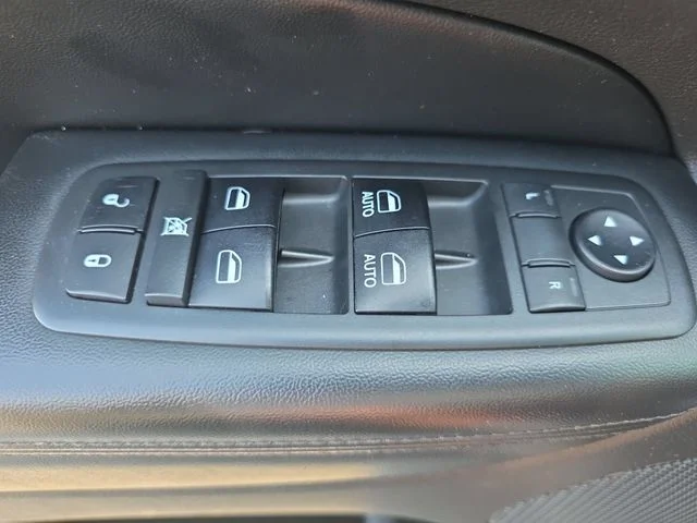 Used 2018 Black Jeep Altitude image 28