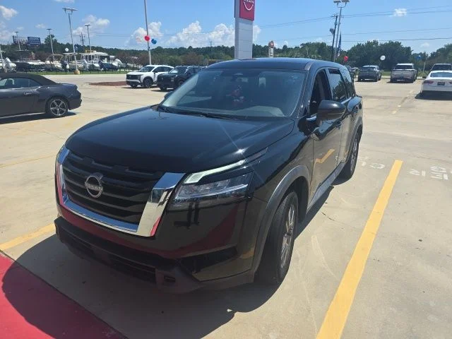 Used 2022 Black Nissan S image 3