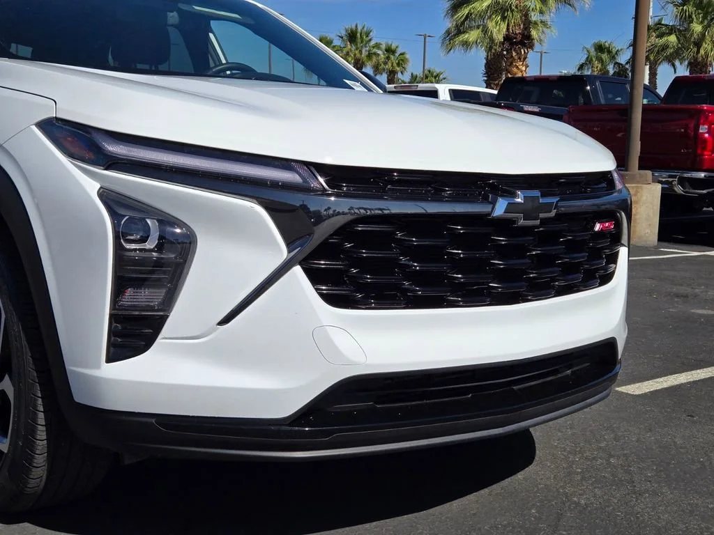 Used 2024 Summit White Chevrolet 2RS image 8