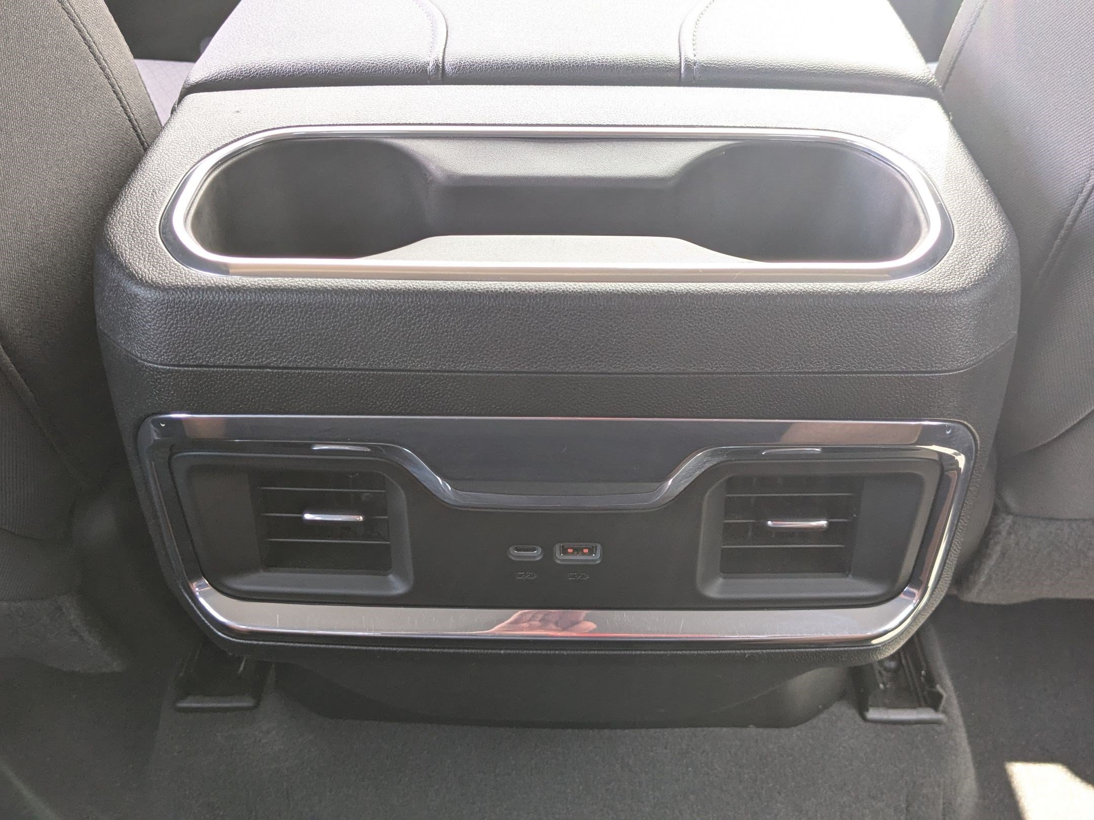Used 2024 Onyx Black Metallic GMC Elevation image 31
