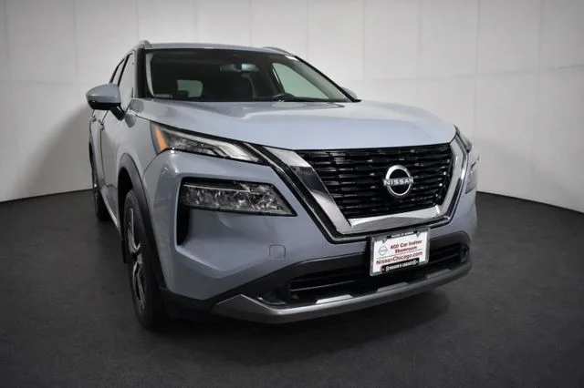 Used 2023 Gray Nissan SL image 3