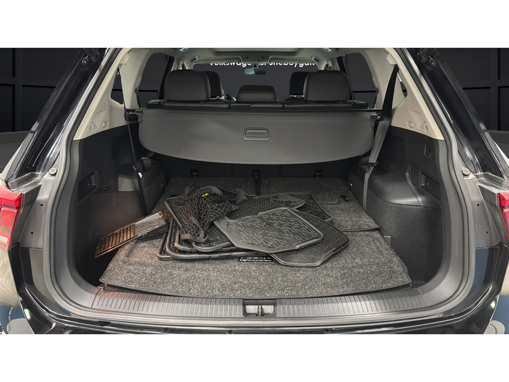 Used 2020 Deep Black Volkswagen 2.0T SE image 25