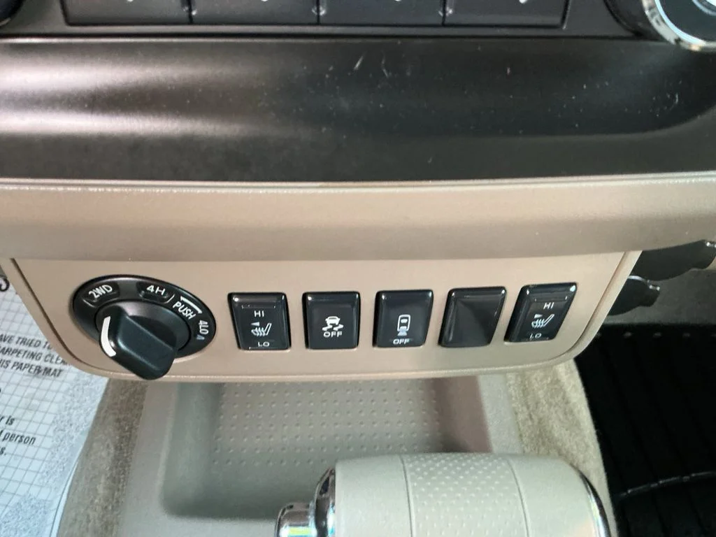 Used 2013 White Nissan SL image 20