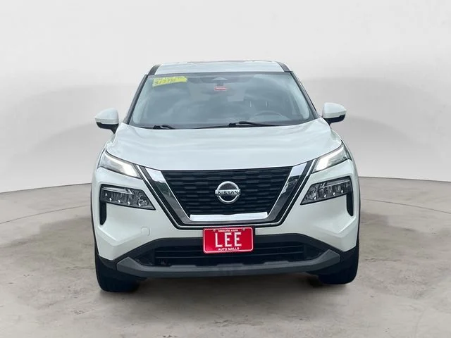 Used 2021 White Nissan SV image 8