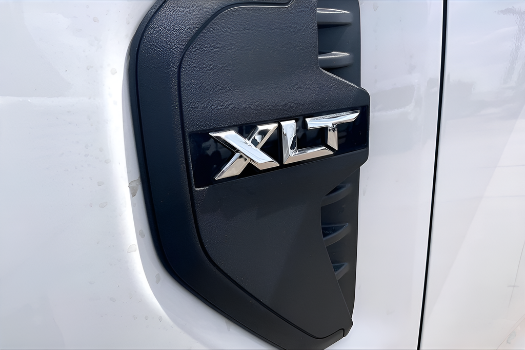 New 2026 Oxford White Ford XLT image 16