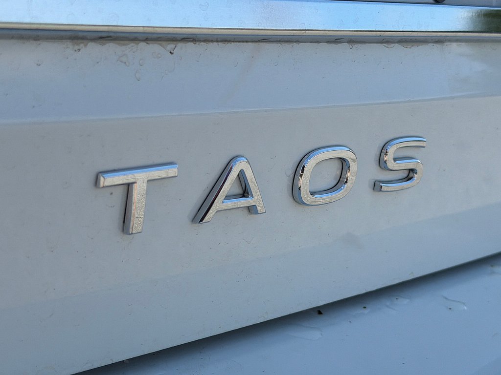 Used 2025 White Volkswagen S image 24