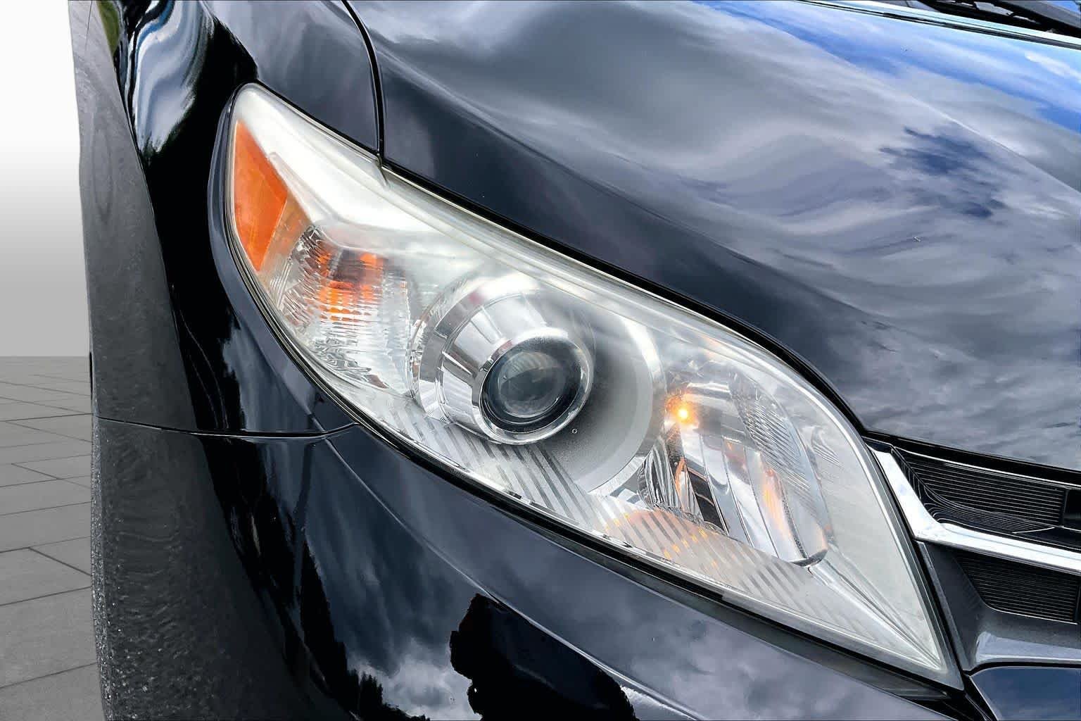 Used 2018 Midnight Black Metallic Toyota XLE image 25