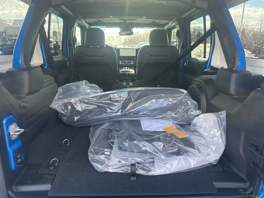 Used 2025 Blue Jeep Sahara image 49