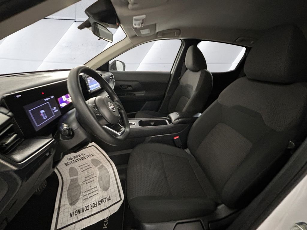 Used 2025 White Nissan S image 7