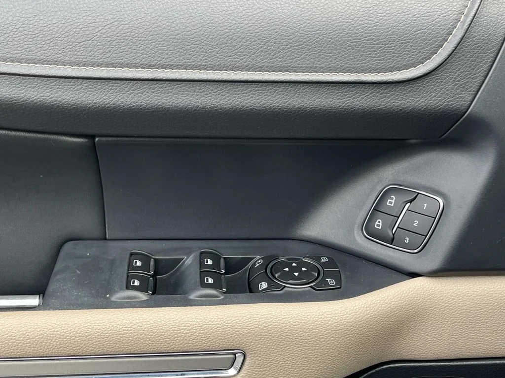 Used 2022 White Ford Limited image 17