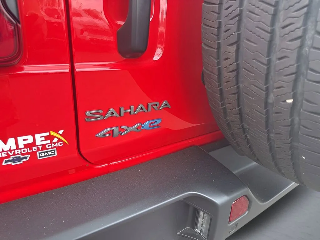 Used 2025 Red Jeep Sahara image 32