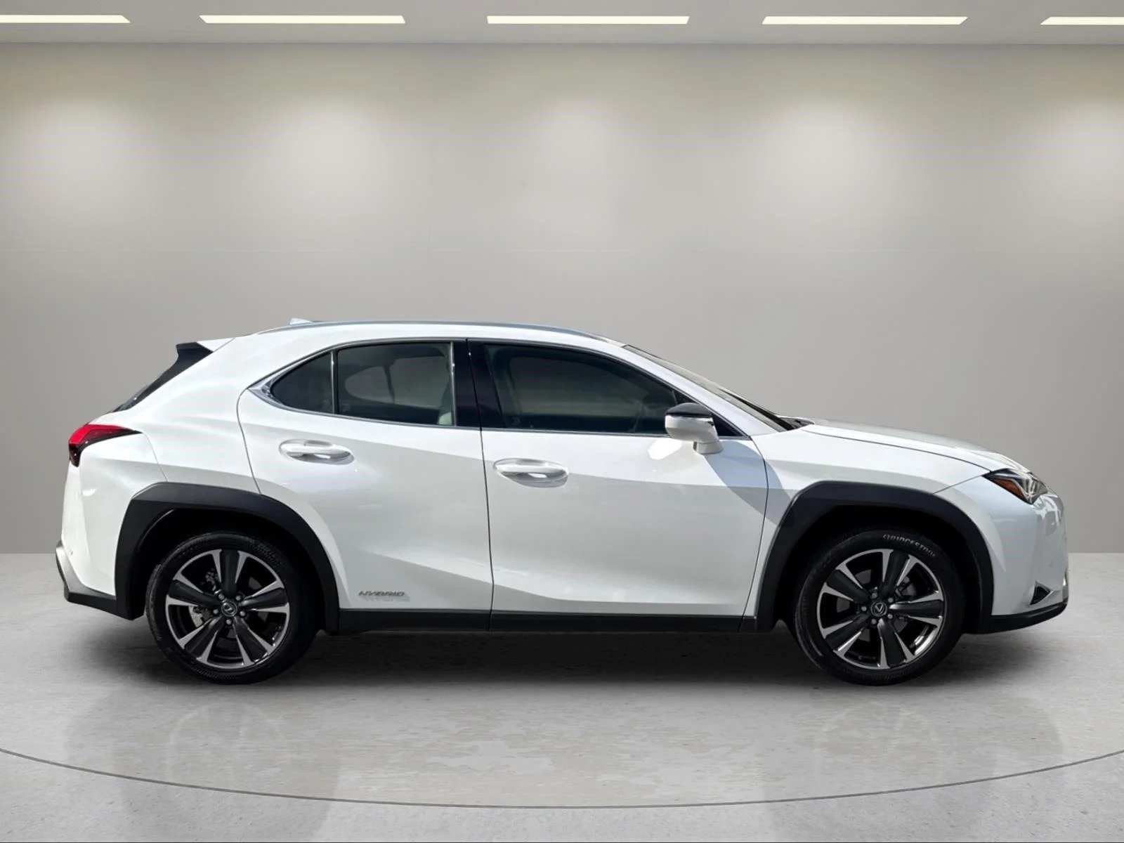 Used 2020 Eminent White Pearl Lexus UX 250h image 6