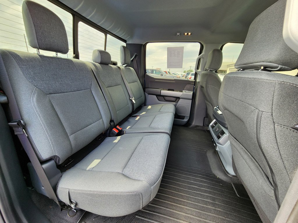 Used 2024 Atlas Blue Metallic Ford XLT image 11