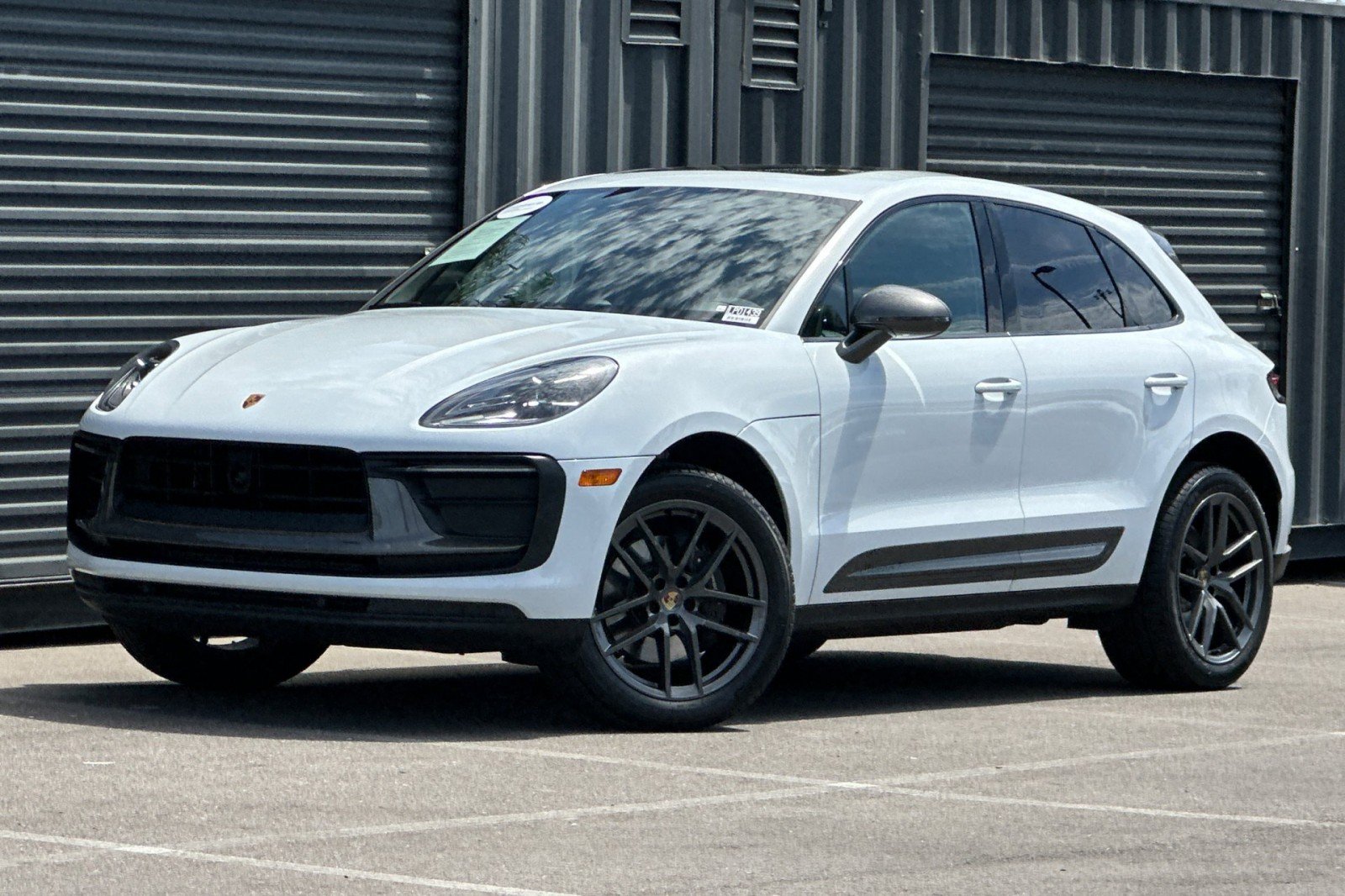 2025 Porsche Macan T