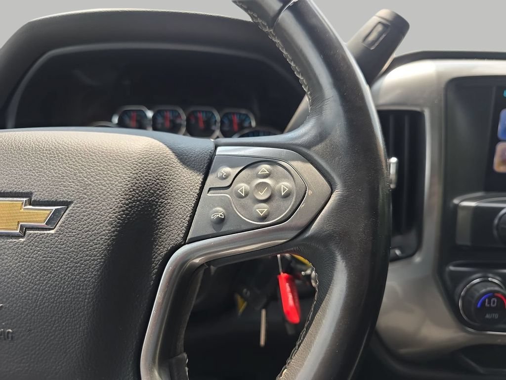 Used 2017 GRAPHITE METALLIC Chevrolet LT image 22