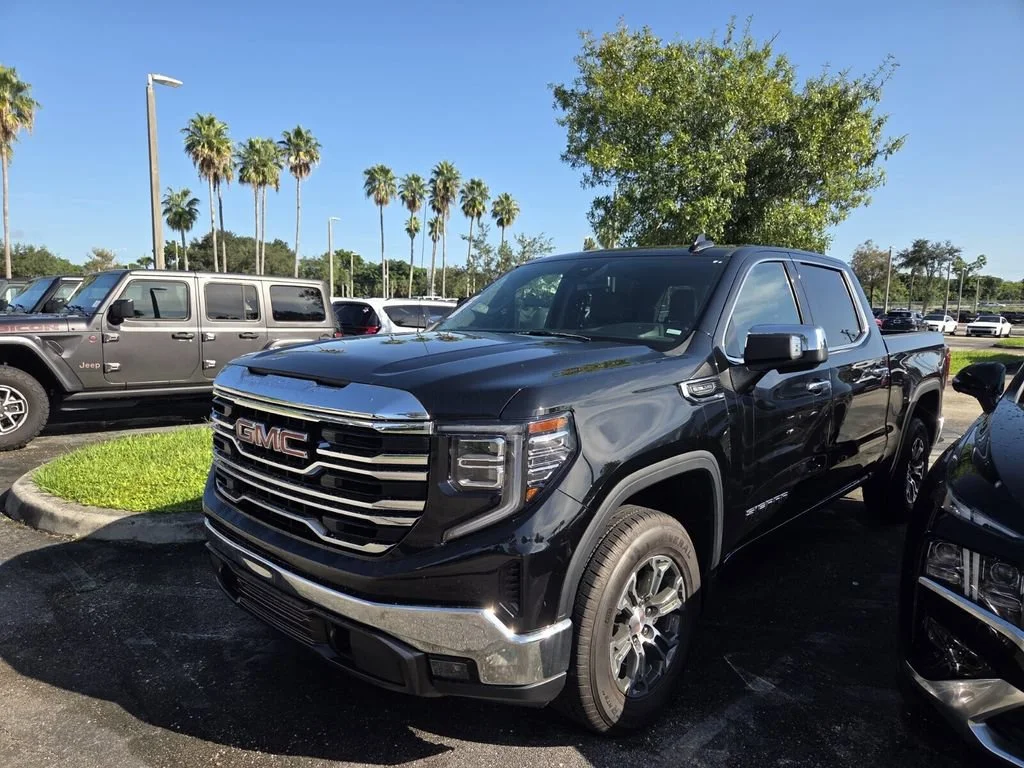 Used 2025 Onyx Black GMC SLT image 3