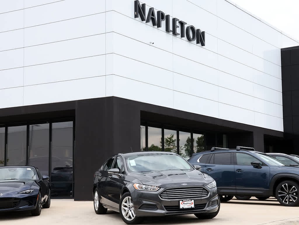 2016 Ford Fusion SE FWD's photo