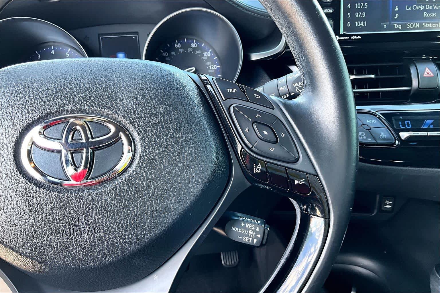 Used 2018 Silver Knockout Metallic Toyota XLE Premium image 24