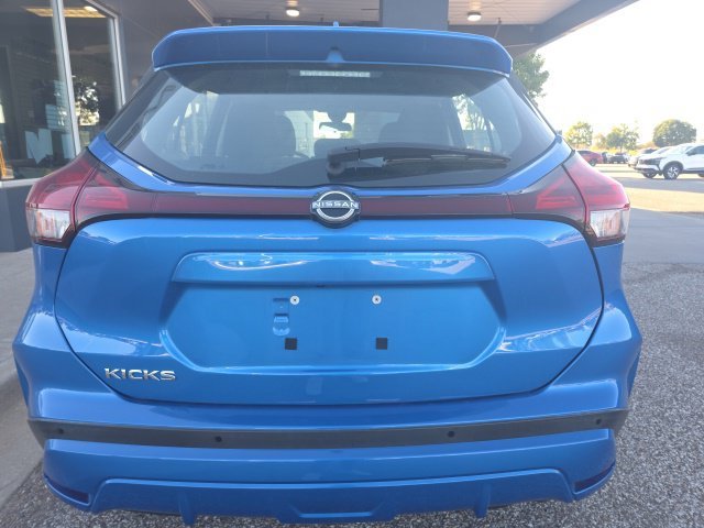 Used 2023 Blue Nissan S image 4