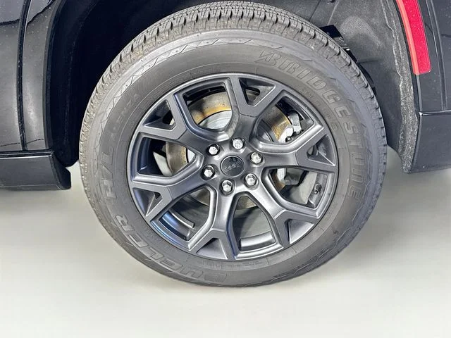 New 2026 High Gloss Black Exterior Paint Jeep Limited Altitude image 35