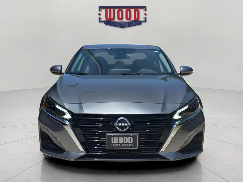 Used 2025 Gun Metallic Nissan 2.5 SL image 5