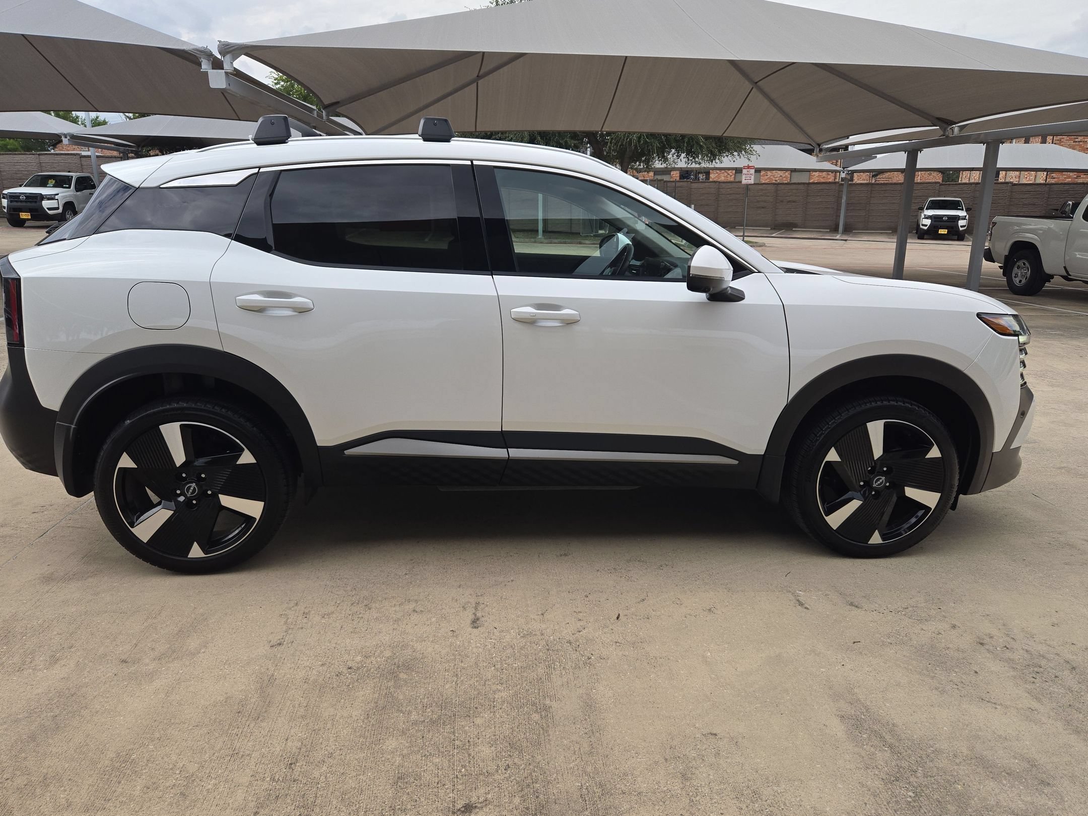 Used 2025 Aspen White Tricoat Nissan SR image 2
