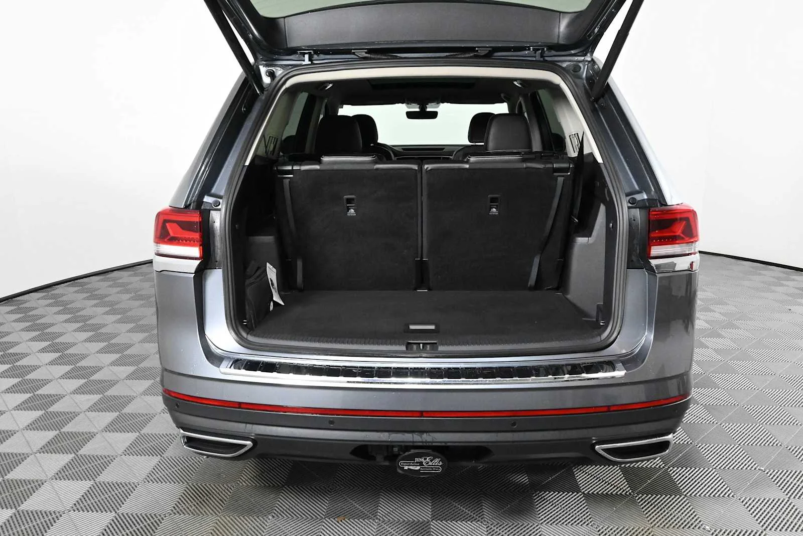 Certified Used 2023 Platinum Gray Metallic Volkswagen 3.6L V6 SE w/Technology image 9