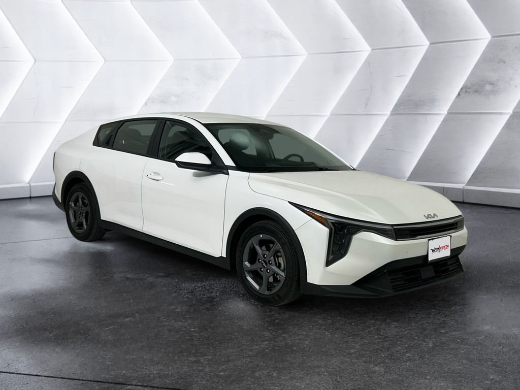 2025 Kia K4 LXS AT's photo