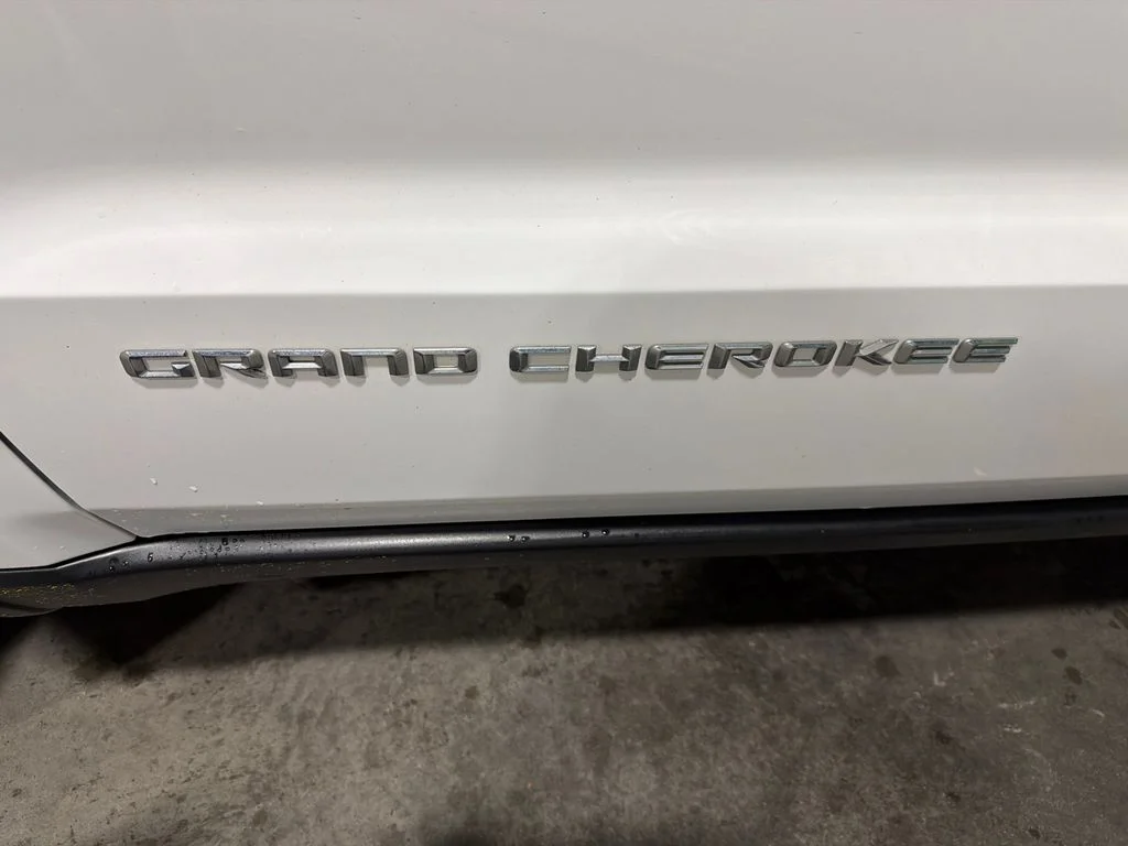 Used 2015 Bright White Clearcoat Jeep Laredo image 11