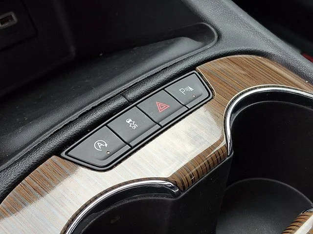 Used 2020 Gray GMC SLE image 23