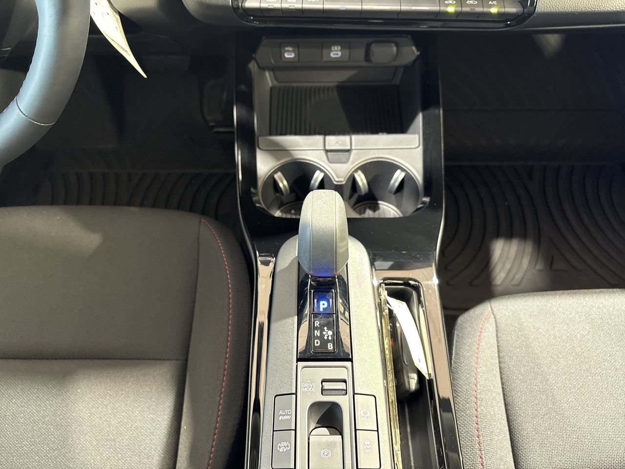 2026 Toyota Prius Plug-in Hybrid SE - Photo 21