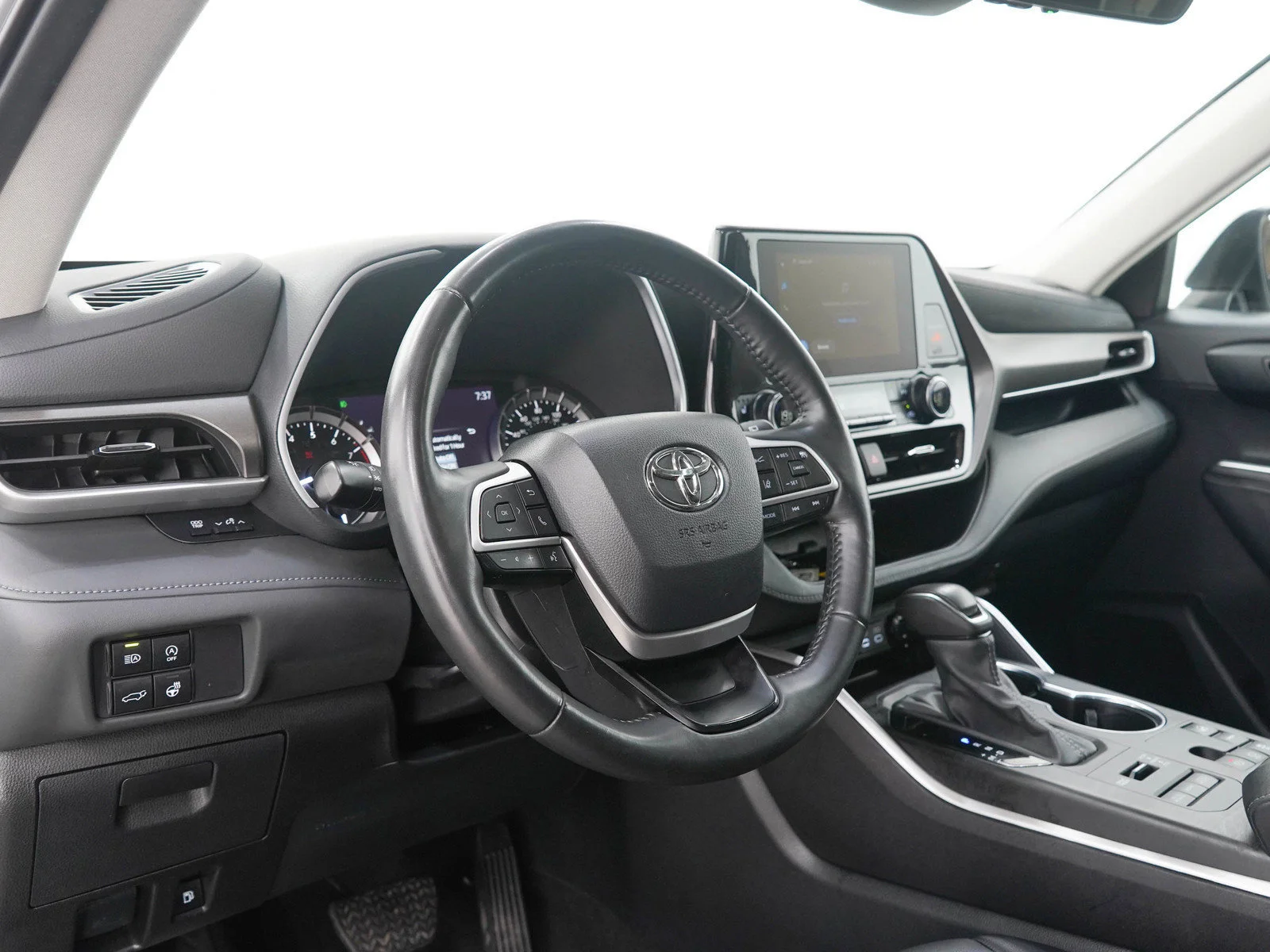Used 2024 Silver Toyota XLE AWD (Natl) image 26