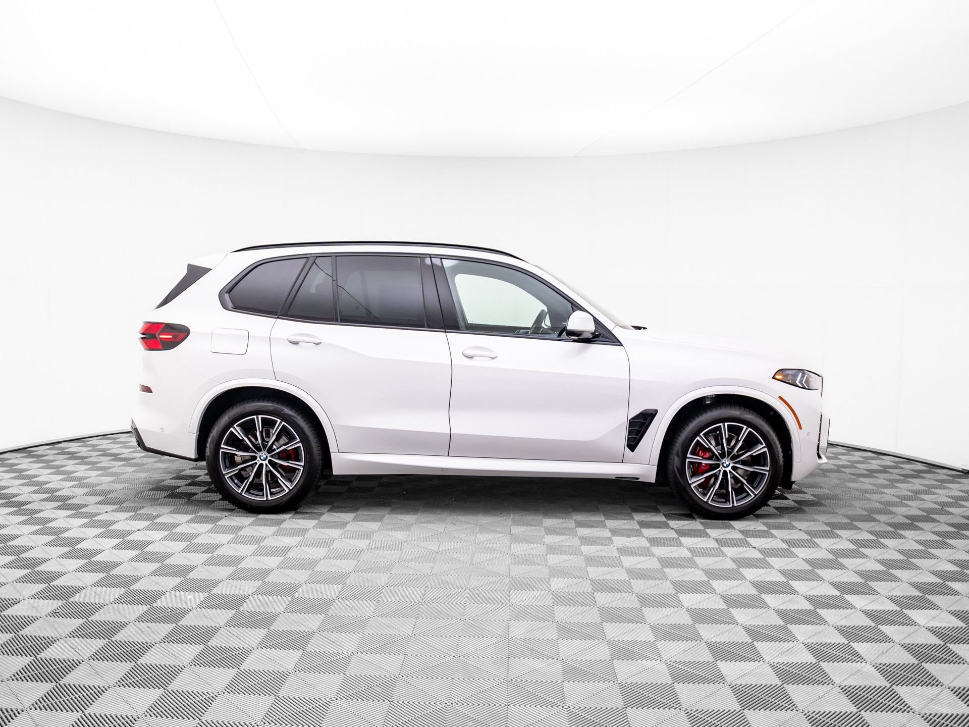 Certified Used 2026 Mineral White Metallic BMW xDrive40i image 7