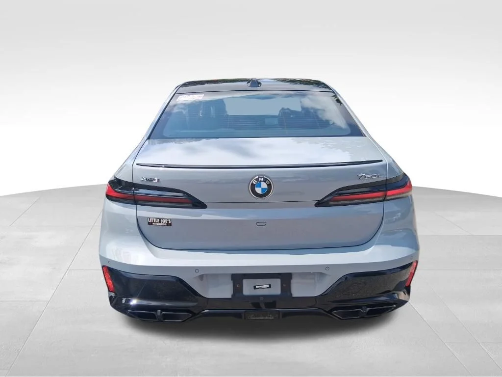 Used 2023 Gray BMW 760i xDrive image 7